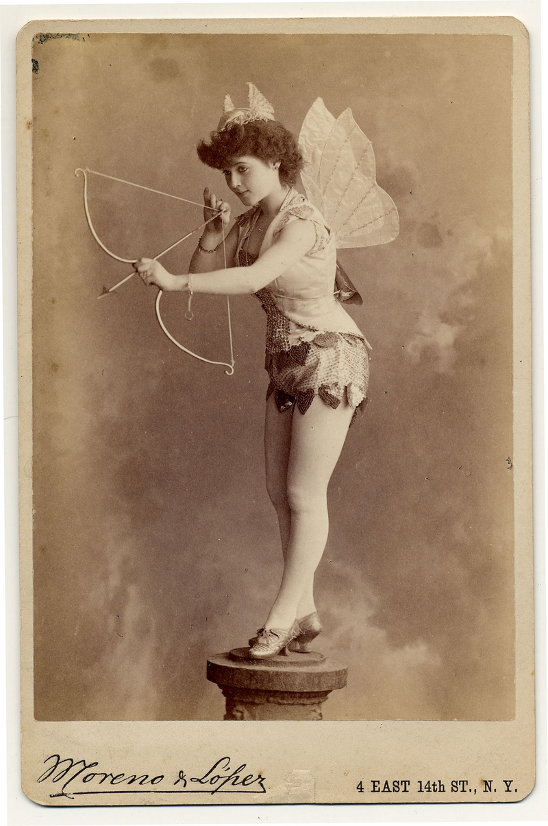 Illustration for article titled The First Ever Cosplay Photos, From the 1890s